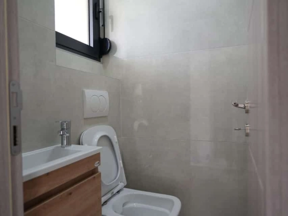 Renoviran poslovni prostor 95 m² u Podgorici — fotografija 11