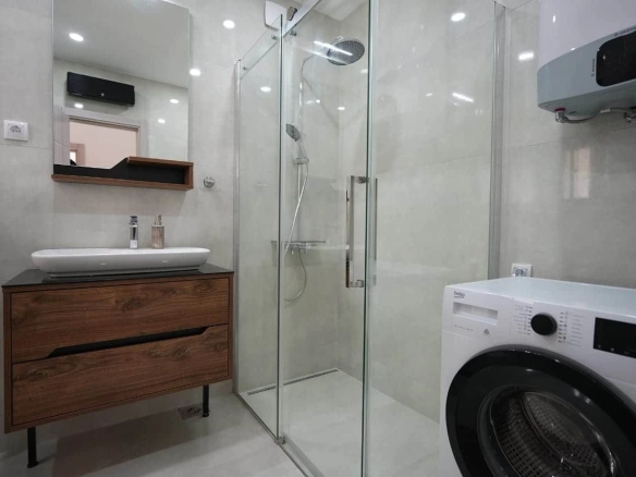 Renoviran poslovni prostor 95 m² u Podgorici — fotografija 12