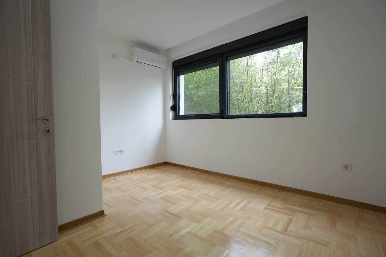 Poslovni-prostor-za-izdavanje-Pod-Goricom-Podgorica-12 Renoviran poslovni prostor 95 m² u Podgorici — fotografija 13