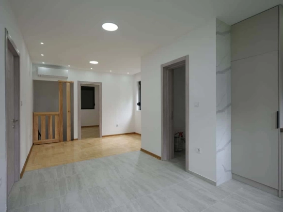 Renoviran poslovni prostor 95 m² u Podgorici — fotografija 15