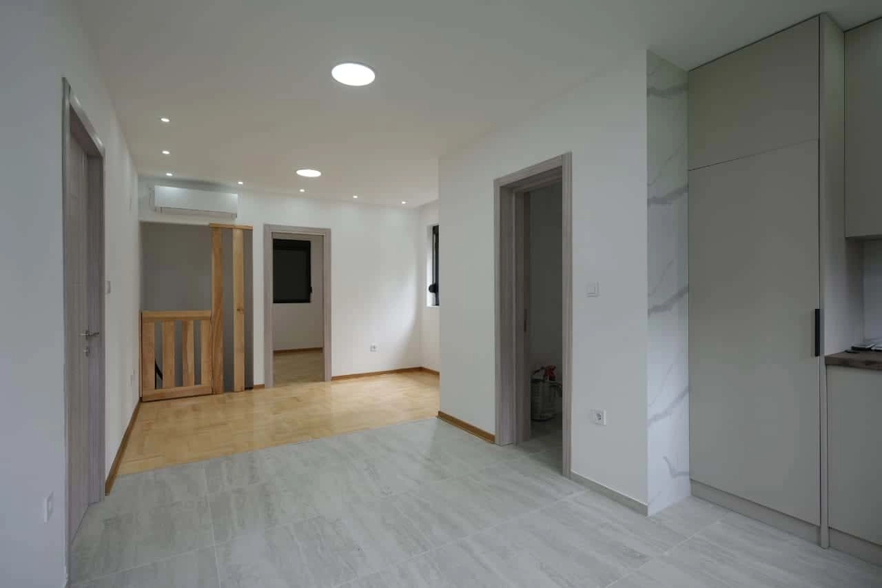 Poslovni-prostor-za-izdavanje-Pod-Goricom-Podgorica-14 Renoviran poslovni prostor 95 m² u Podgorici — fotografija 15