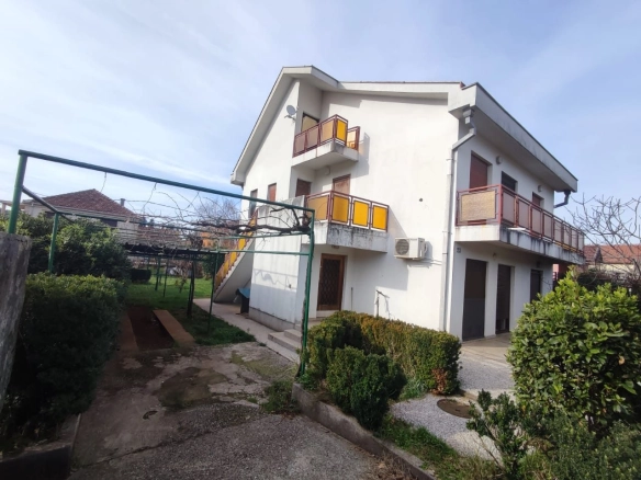 Kuća za izdavanje u Zagoriču