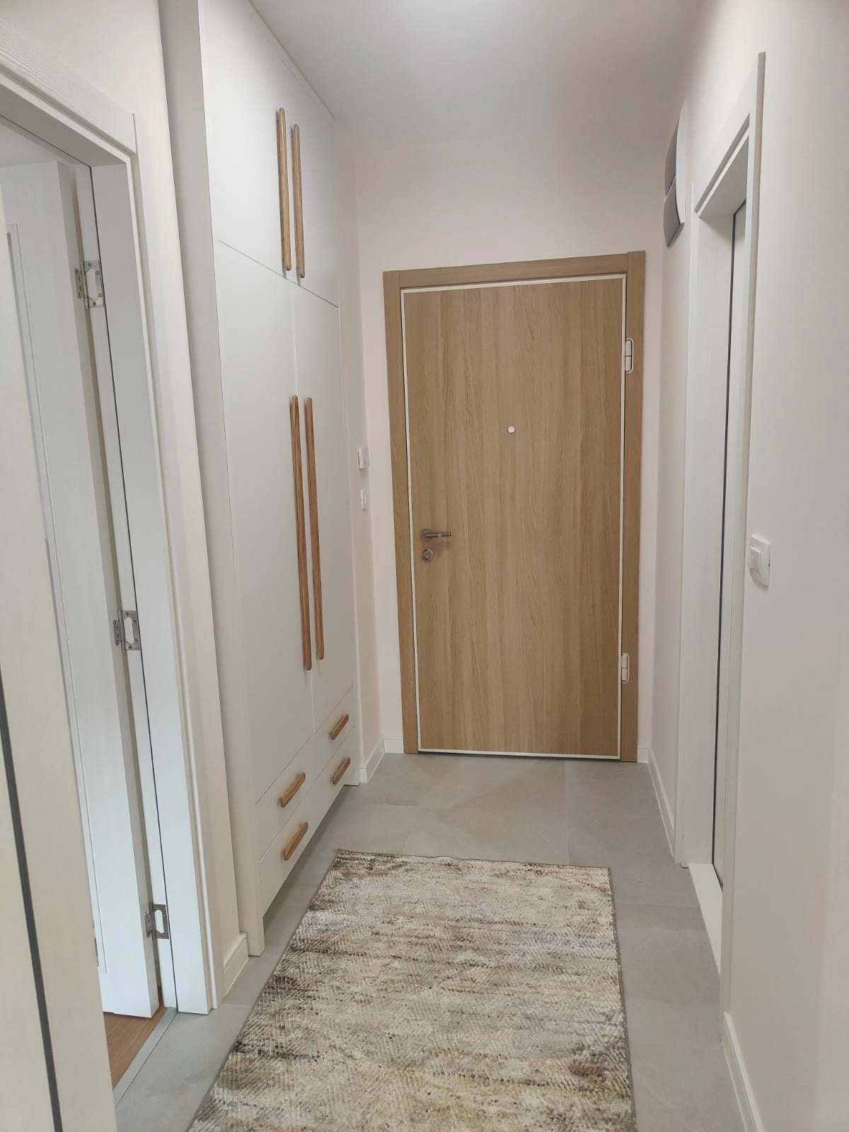 Jednosoban-stan-u-naselju-Central-Point-Podgorica-5 Izdavanje: Jednosoban stan 50 m² – Central Point, Podgorica — fotografija 6