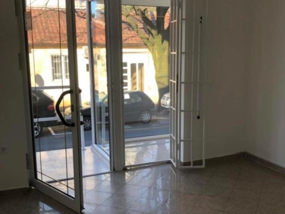Poslovni prostor sa izlogom u centru Podgorice — fotografija 2