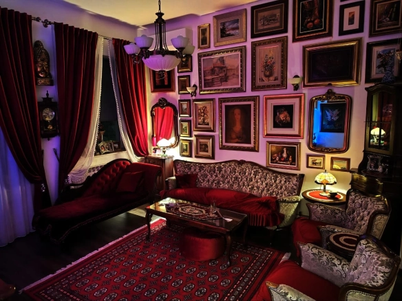 Trosoban stan u kući u centru Danilovgrada