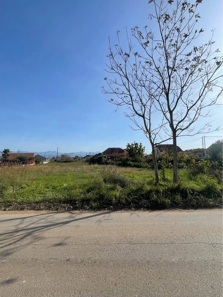 Plac 1.832 m² u naselju Farmaci