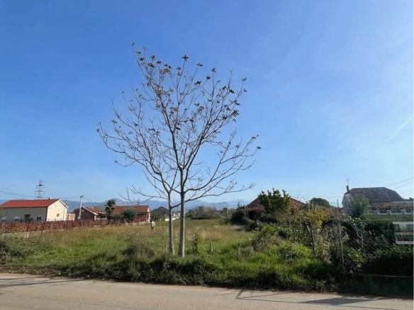 Plac 1.832 m² – Farmaci, Podgorica — fotografija 2