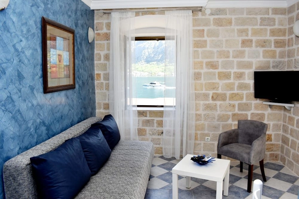 Hotel-uz-more-sa-restoranom-i-pontonom-u-Prcanju-Kotor-4 Hotel 420 m² – Prčanj, Kotor — fotografija 5