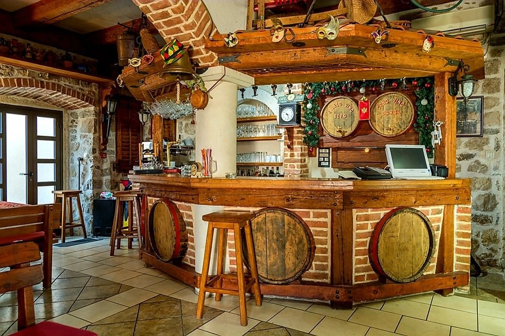 Hotel-uz-more-sa-restoranom-i-pontonom-u-Prcanju-Kotor-7 Hotel 420 m² – Prčanj, Kotor — fotografija 8