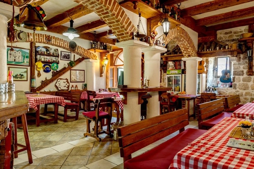 Hotel-uz-more-sa-restoranom-i-pontonom-u-Prcanju-Kotor-8 Hotel 420 m² – Prčanj, Kotor — fotografija 9