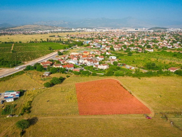 Izdavanje: Plac 3.500 m² – Gornja Gorica, Podgorica — fotografija 2