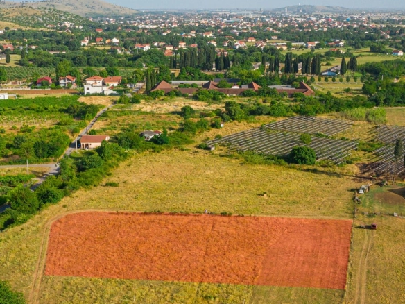 Izdavanje: Plac 3.500 m² – Gornja Gorica, Podgorica — fotografija 4