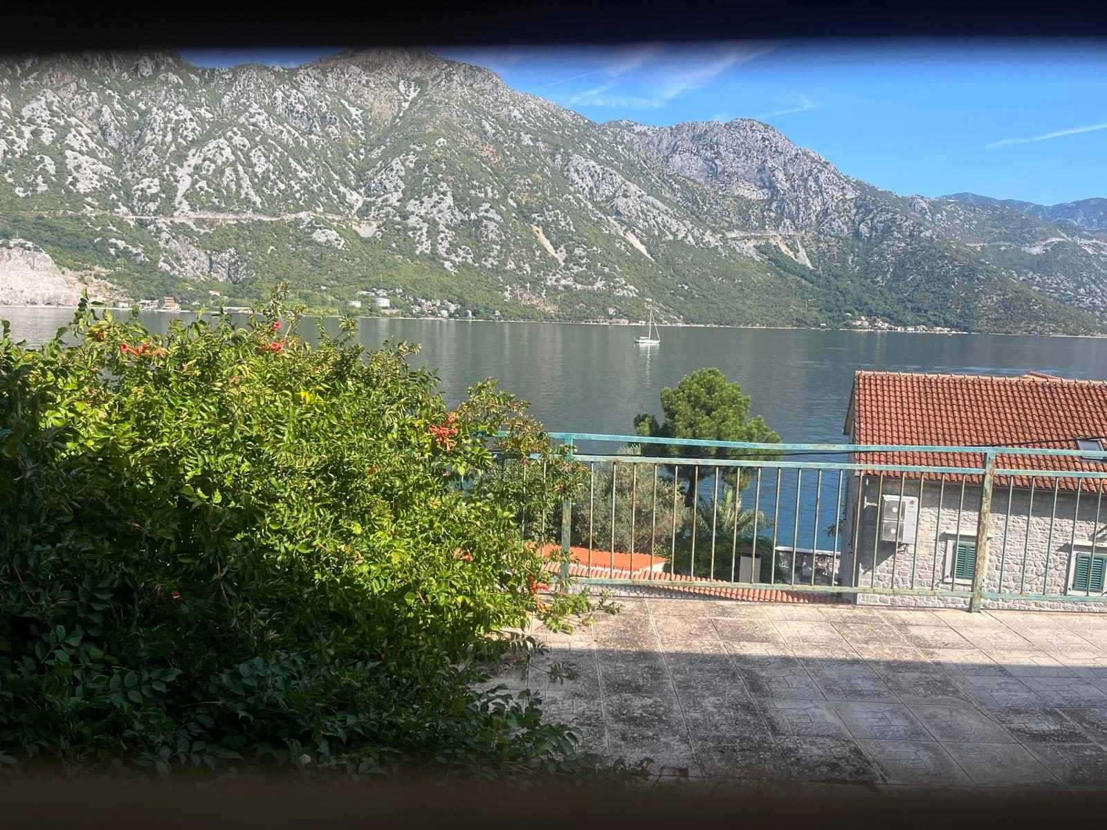 Kuca-u-prvoj-liniji-do-mora-Kostanjica-Kotor Kuća u prvoj liniji do mora