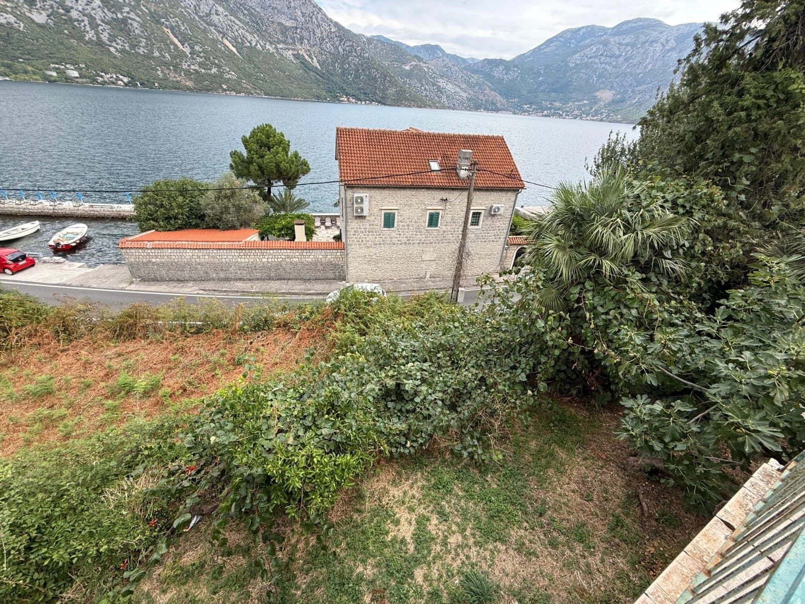 Kuca-u-prvoj-liniji-do-mora-Kostanjica-Kotor-2 Plac 1.700 m² – Koštanjica, Kotor — fotografija 3
