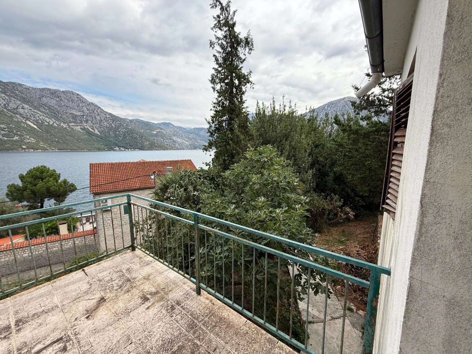Kuca-u-prvoj-liniji-do-mora-Kostanjica-Kotor-3 Plac 1.700 m² – Koštanjica, Kotor — fotografija 4