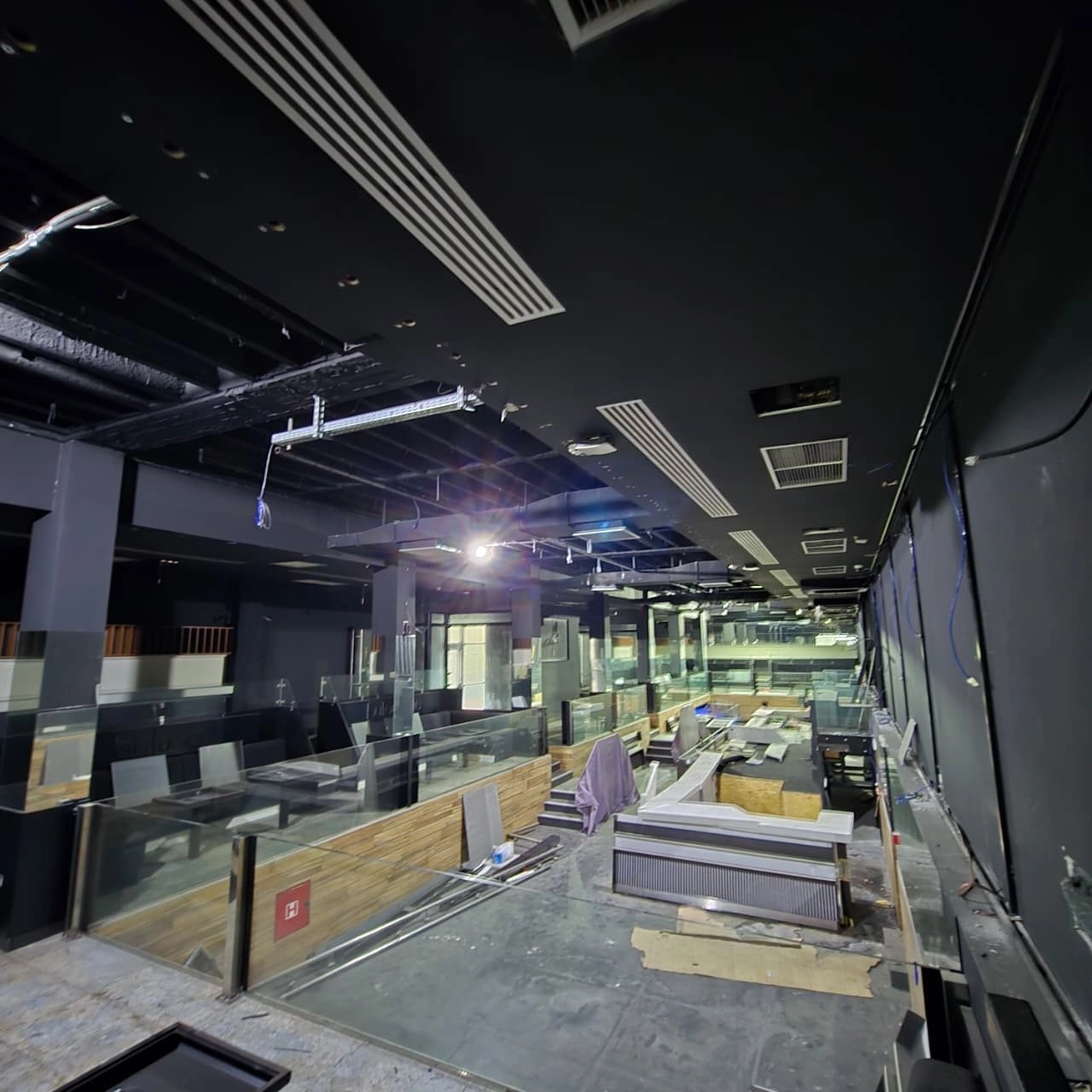 Izdavanje: Poslovni prostor 400 m² – Centar, Podgorica — fotografija 2
