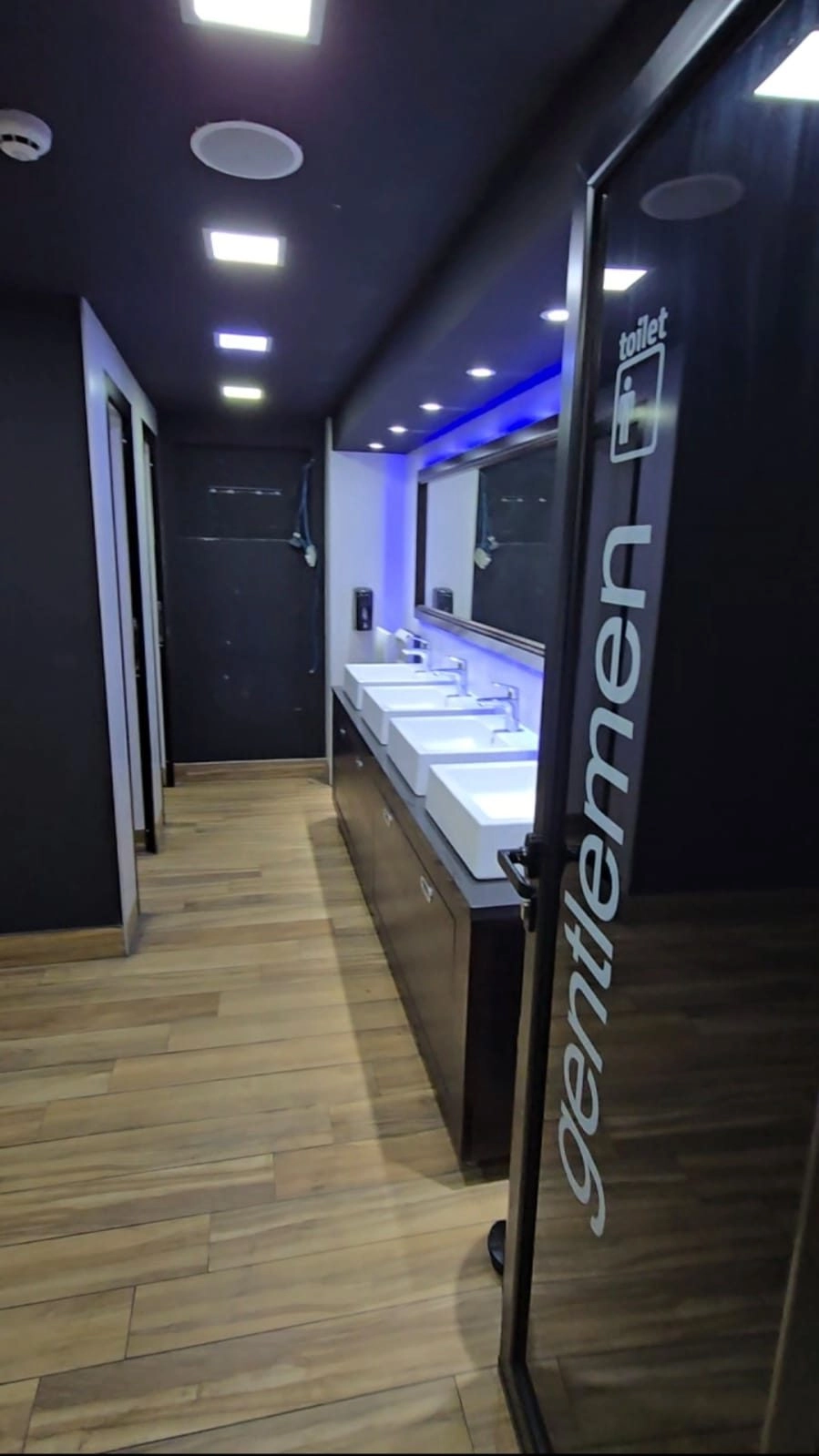 Izdavanje: Poslovni prostor 400 m² – Centar, Podgorica — fotografija 5