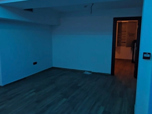 Izdavanje: Poslovni prostor 400 m² – Centar, Podgorica — fotografija 8