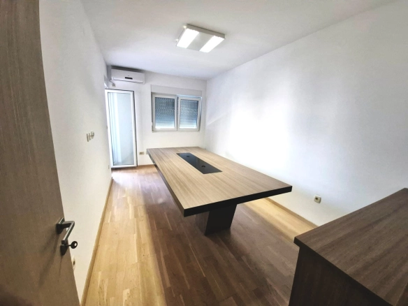 Izdavanje: Trosoban stan 75 m² – City kvart, Podgorica — fotografija 7