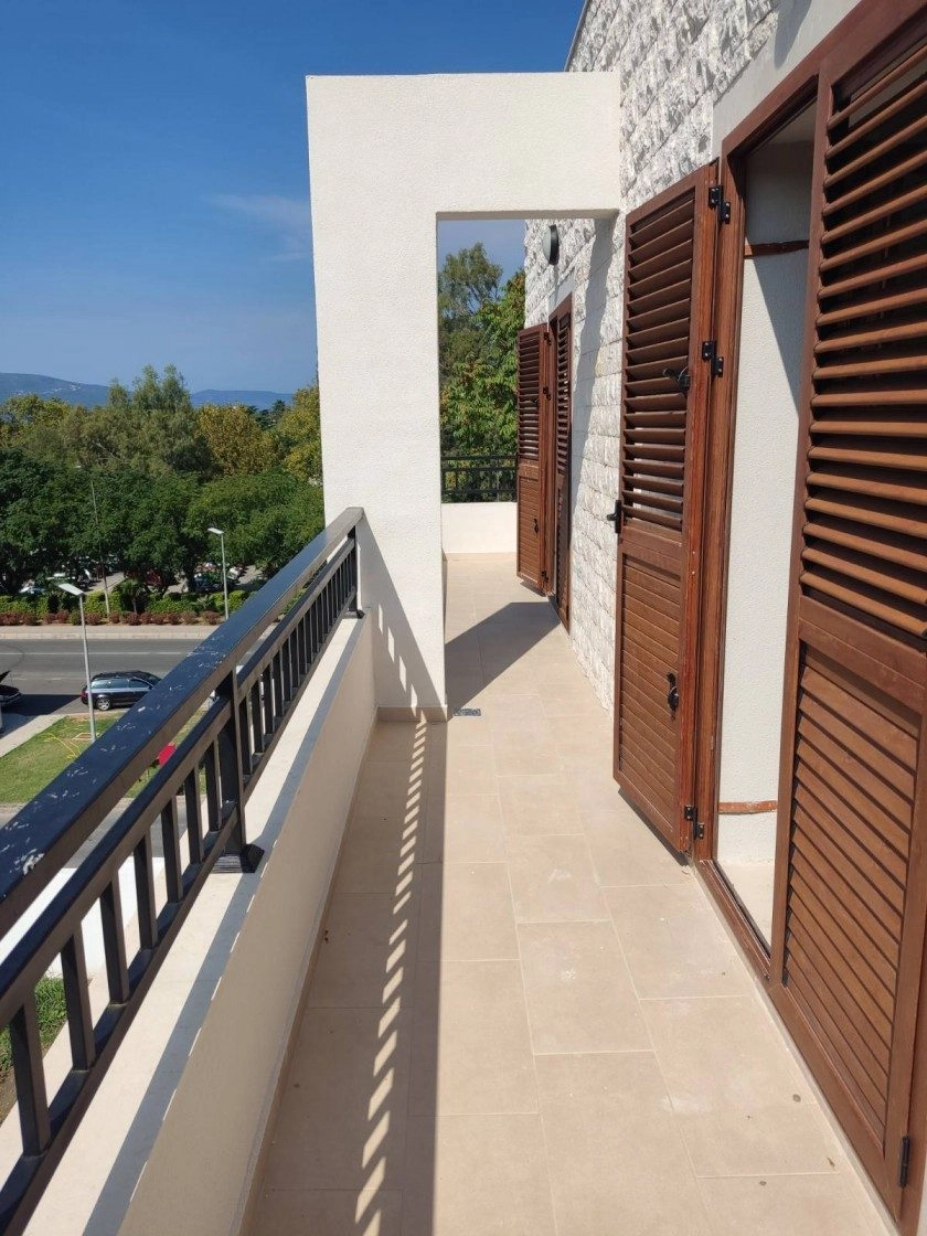 Trosoban stan 217 m² – Mažina, Tivat — fotografija 3