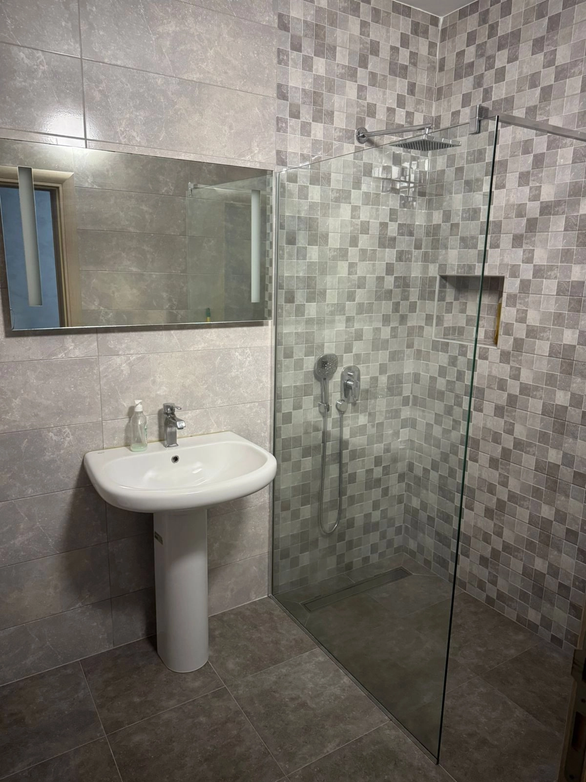 Dvosoban-stan-na-Starom-aerodromu-Podgorica-4 Izdavanje: Dvosoban stan 80 m² – Stari aerodrom, Podgorica — fotografija 5