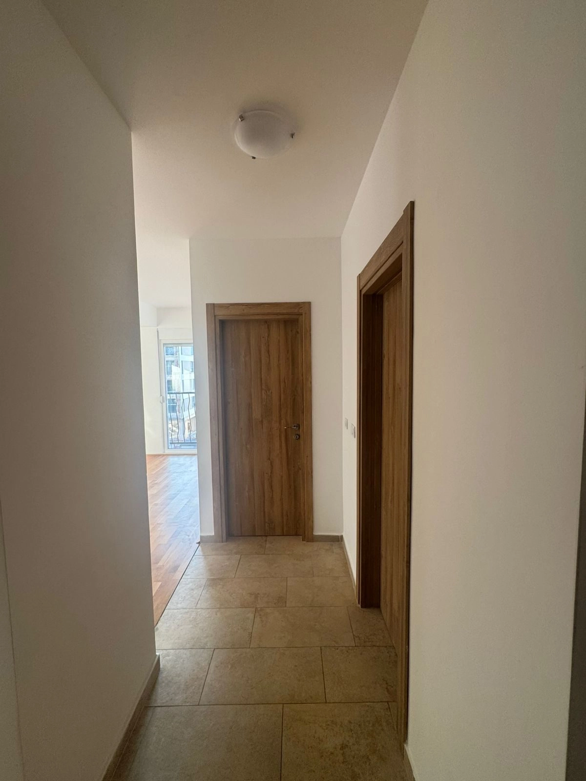 Dvosoban-stan-na-Starom-aerodromu-Podgorica-8 Izdavanje: Dvosoban stan 80 m² – Stari aerodrom, Podgorica — fotografija 9