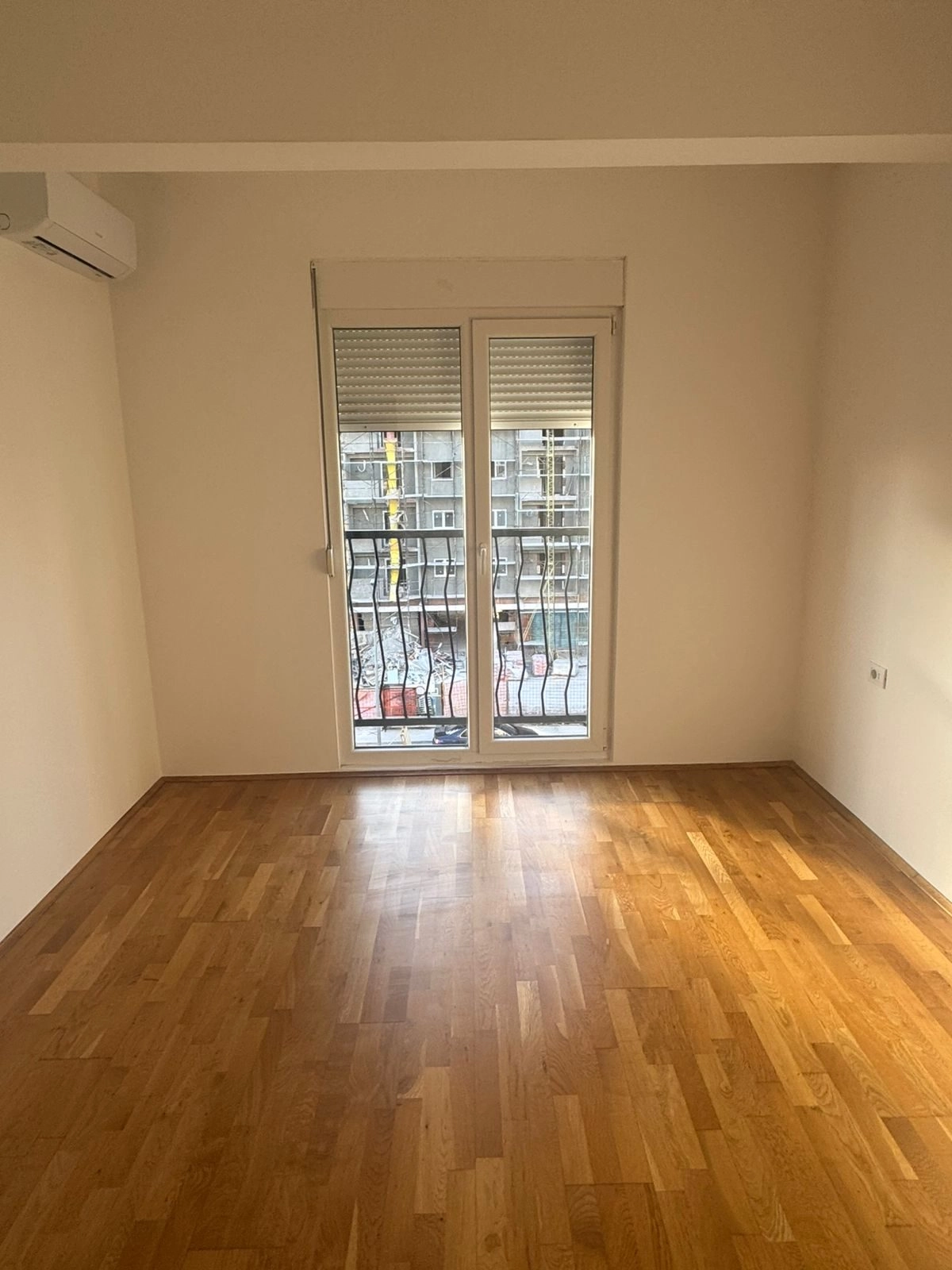 Dvosoban-stan-62-m²-na-Starom-aerodromu-Podgorica-5 Izdavanje: Dvosoban stan 62 m² – Stari aerodrom, Podgorica — fotografija 6