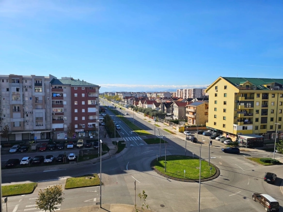Trosoban stan na Starom aerodromu, Podgorica — fotografija 9