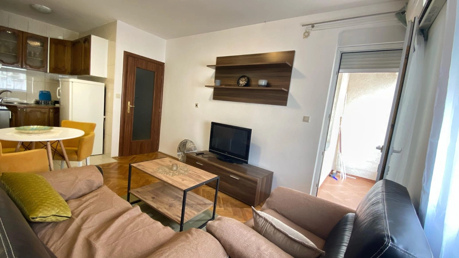 Jednosoban-stan-32-m²-u-Bloku-9-Podgorica-3 Izdavanje: Jednosoban stan 32 m² – Blok 9, Podgorica — fotografija 4