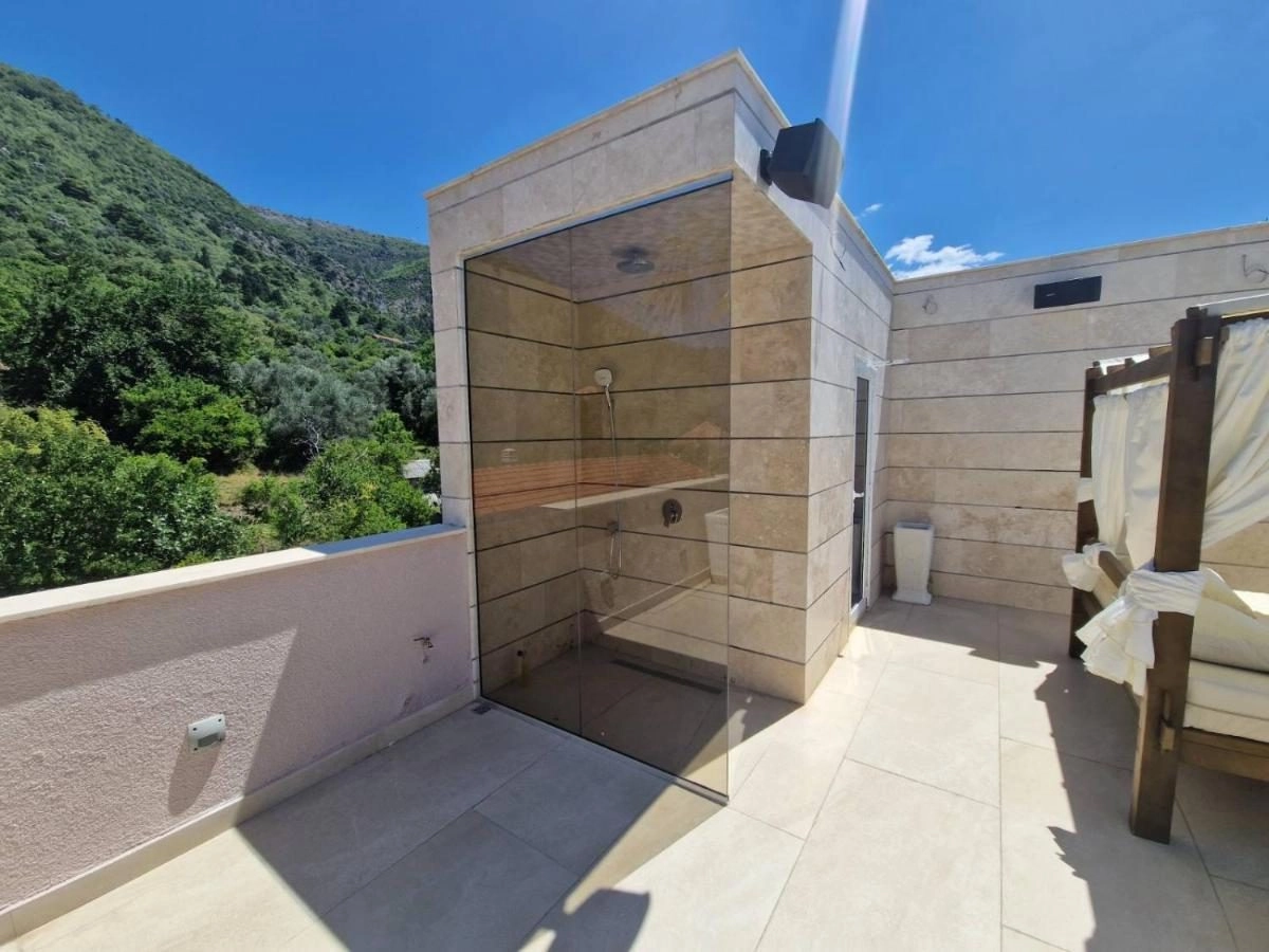 Jednosoban-stan-sa-bazenom-u-Mazini-Tivat-10 Jednosoban stan 55 m² – Mažina, Tivat — fotografija 11