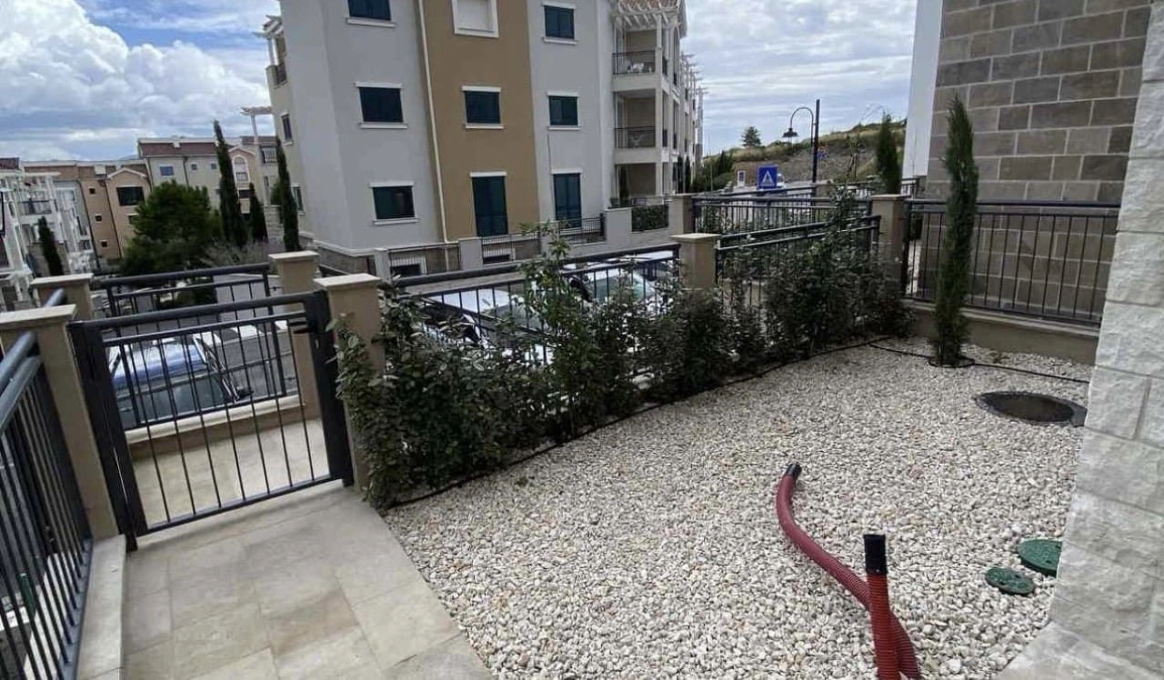 Namjestena-garsonjera-sa-vrtom-Radovici-Tivat-5 Garsonjera 62 m² – Radovići, Tivat — fotografija 6