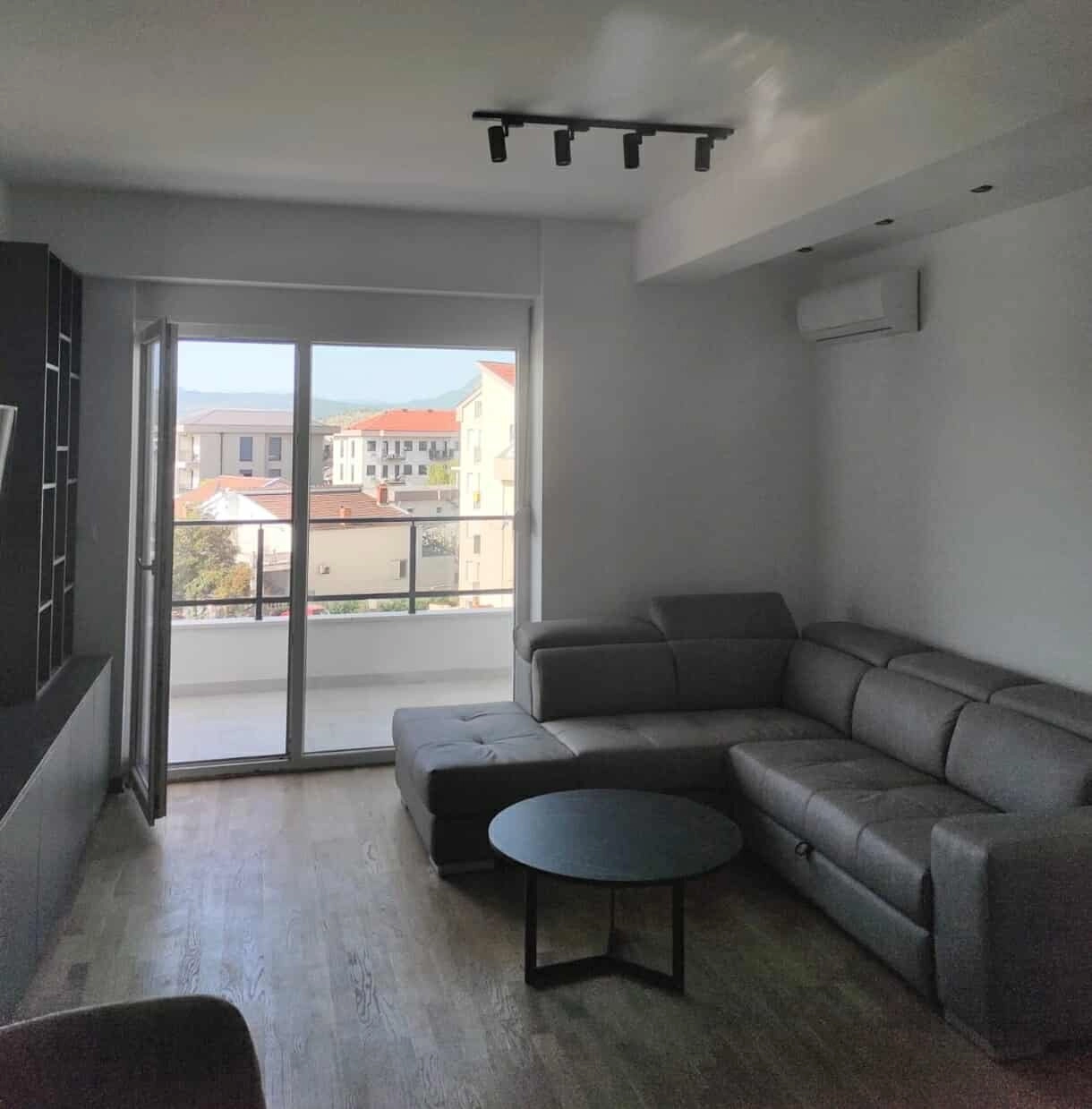 Izdavanje: Dvosoban stan 652 m² – Zabjelo, Podgorica — fotografija 4