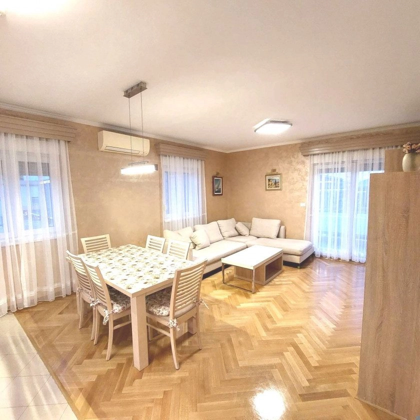 Izdavanje: Dvosoban stan 88 m² – City kvart, Podgorica — fotografija 2