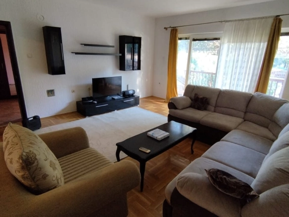 Izdavanje: Kuća 130 m² – Tološi, Podgorica — fotografija 2