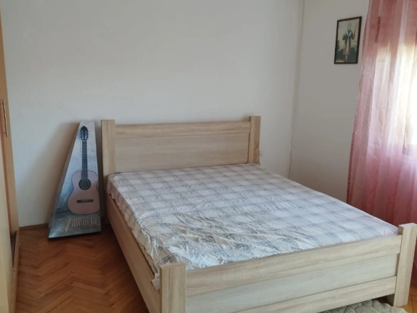 Izdavanje: Kuća 130 m² – Tološi, Podgorica — fotografija 4