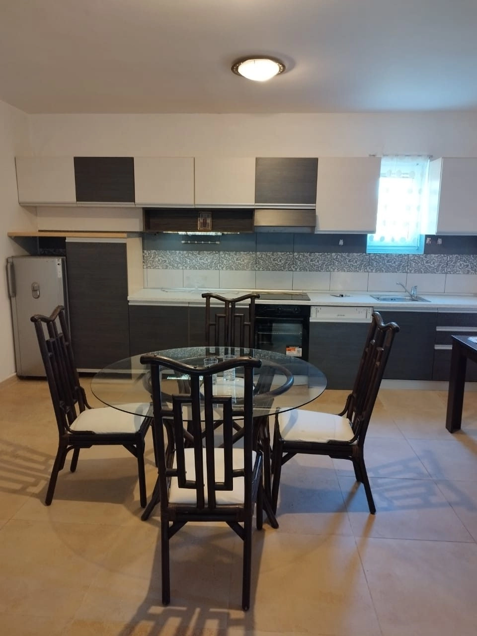 Namjestena-kuca-sa-dvoristem-u-Tolosima-Podgorica-4 Izdavanje: Kuća 130 m² – Tološi, Podgorica — fotografija 5
