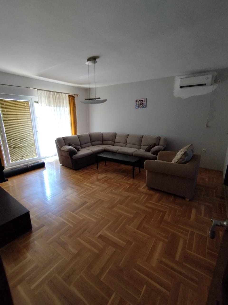 Namjestena-kuca-sa-dvoristem-u-Tolosima-Podgorica-5 Izdavanje: Kuća 130 m² – Tološi, Podgorica — fotografija 6