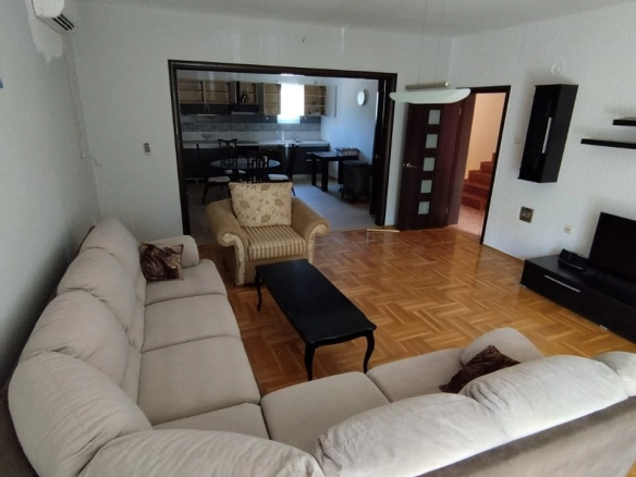 Izdavanje: Kuća 130 m² – Tološi, Podgorica — fotografija 7