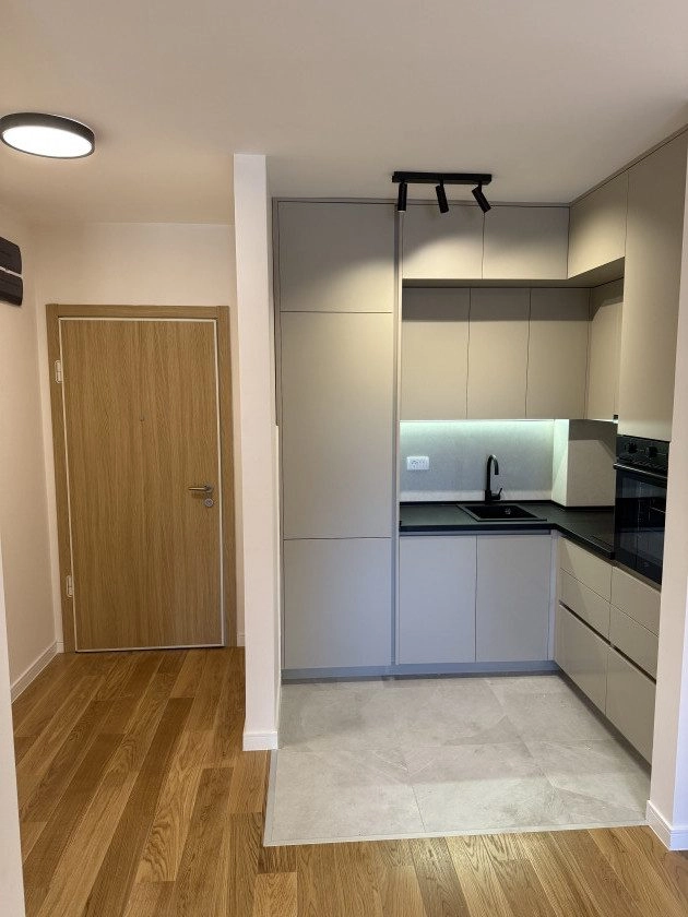 Jednosoban-stan-43-m²-u-Central-Pointu-Podgorica-1 Izdavanje: Jednosoban stan 43 m² – Central Point, Podgorica — fotografija 2