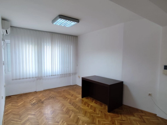 Izdavanje: Poslovni prostor 33 m² – Centar, Podgorica — fotografija 8