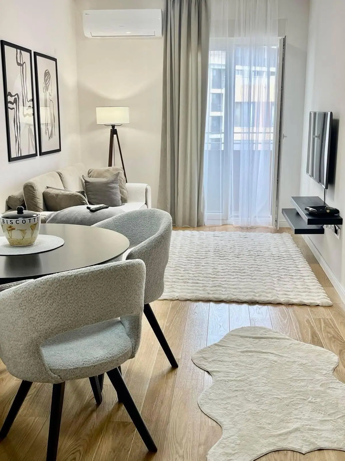 Jednosoban-stan-s-terasom-Central-Point-Podgorica-1 Izdavanje: Jednosoban stan 40 m² – Central Point, Podgorica — fotografija 2