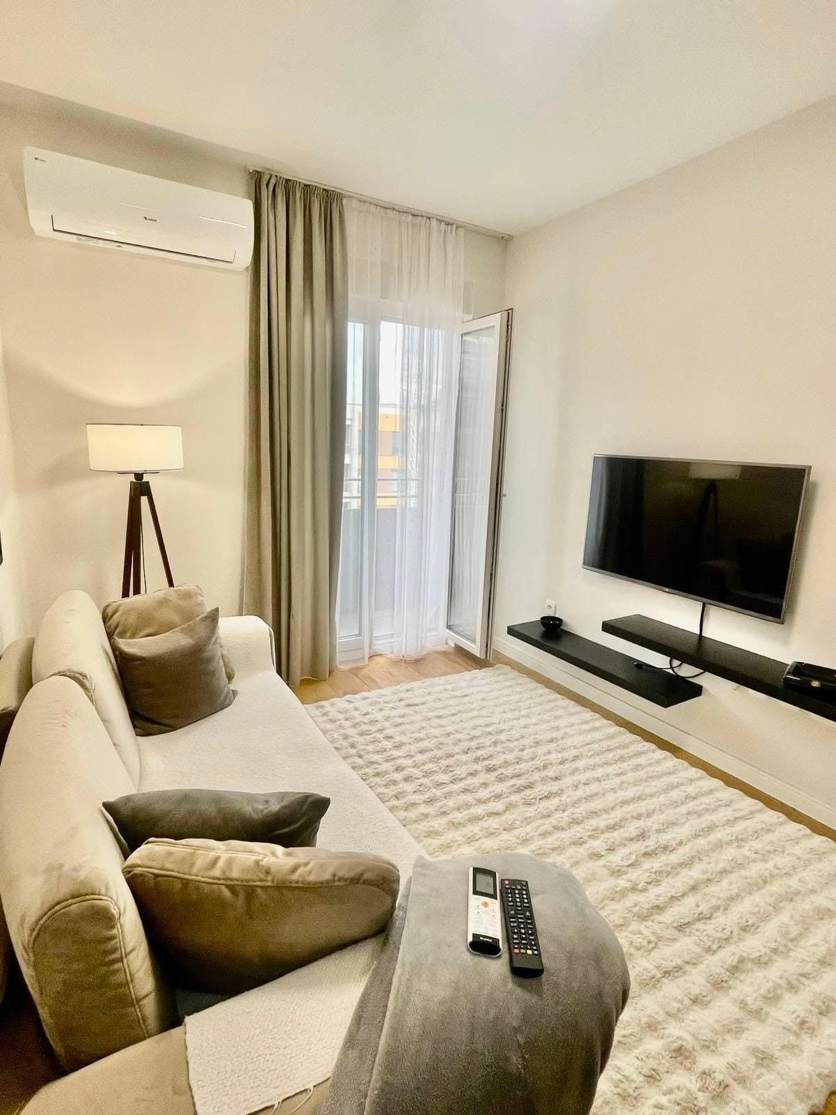 Jednosoban-stan-s-terasom-Central-Point-Podgorica-3 Izdavanje: Jednosoban stan 40 m² – Central Point, Podgorica — fotografija 4