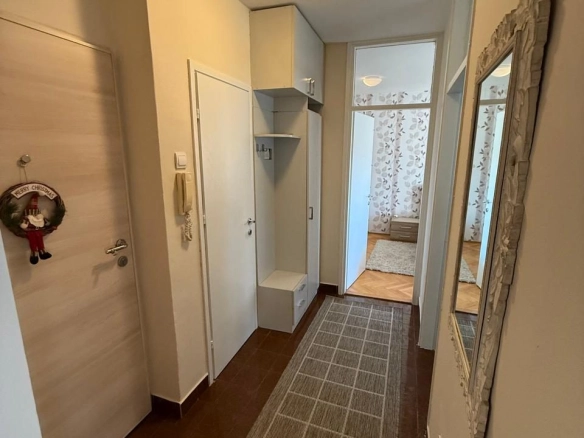Izdavanje: Jednosoban stan 53 m² – Preko Morače, Podgorica — fotografija 2