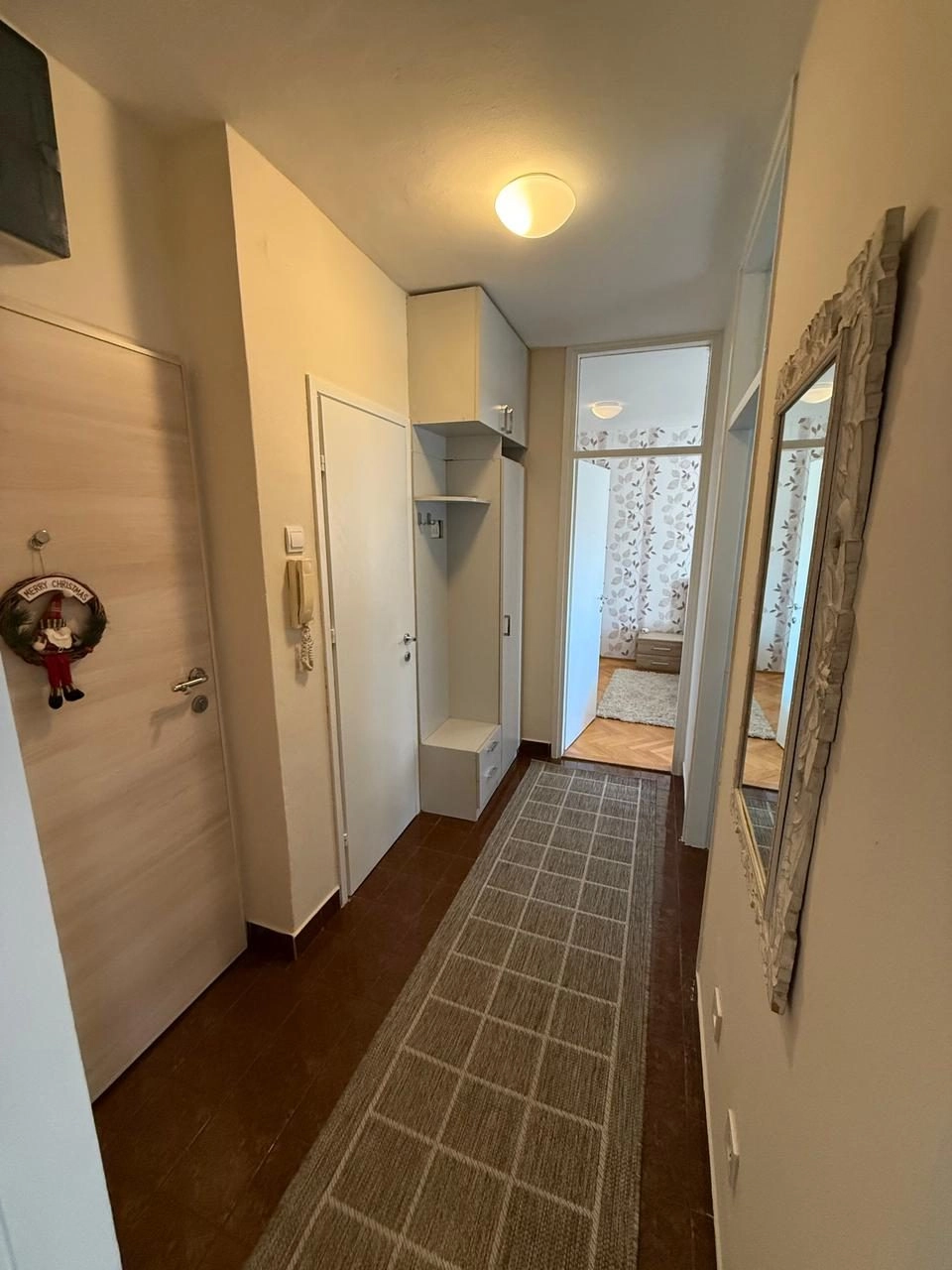 Jednosoban-stan-Preko-Morace-Podgorica-1 Izdavanje: Jednosoban stan 53 m² – Preko Morače, Podgorica — fotografija 2