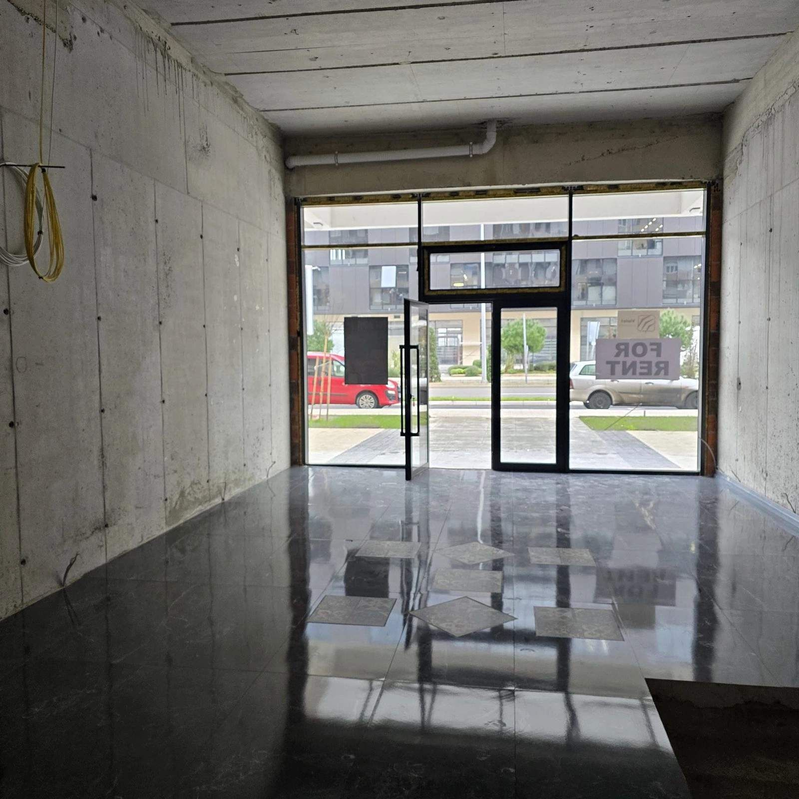 Izdavanje: Poslovni prostor 94 m² – Central Point, Podgorica — fotografija 4