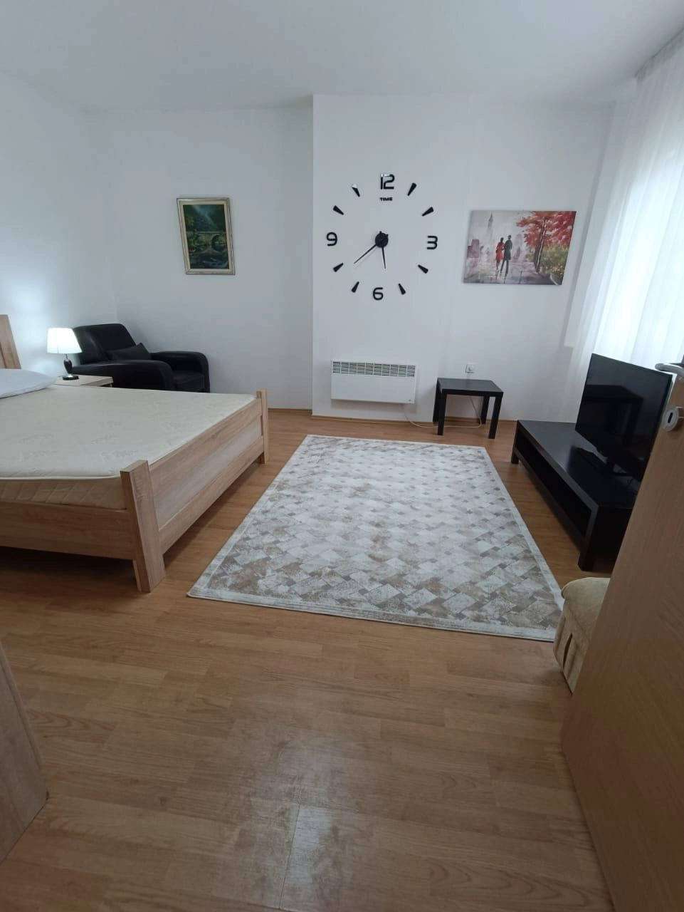 Dvosoban-stan-u-centru-Podgorice-Trg-nezavisnosti-3 Izdavanje: Dvosoban stan 58 m² – Centar, Podgorica — fotografija 4