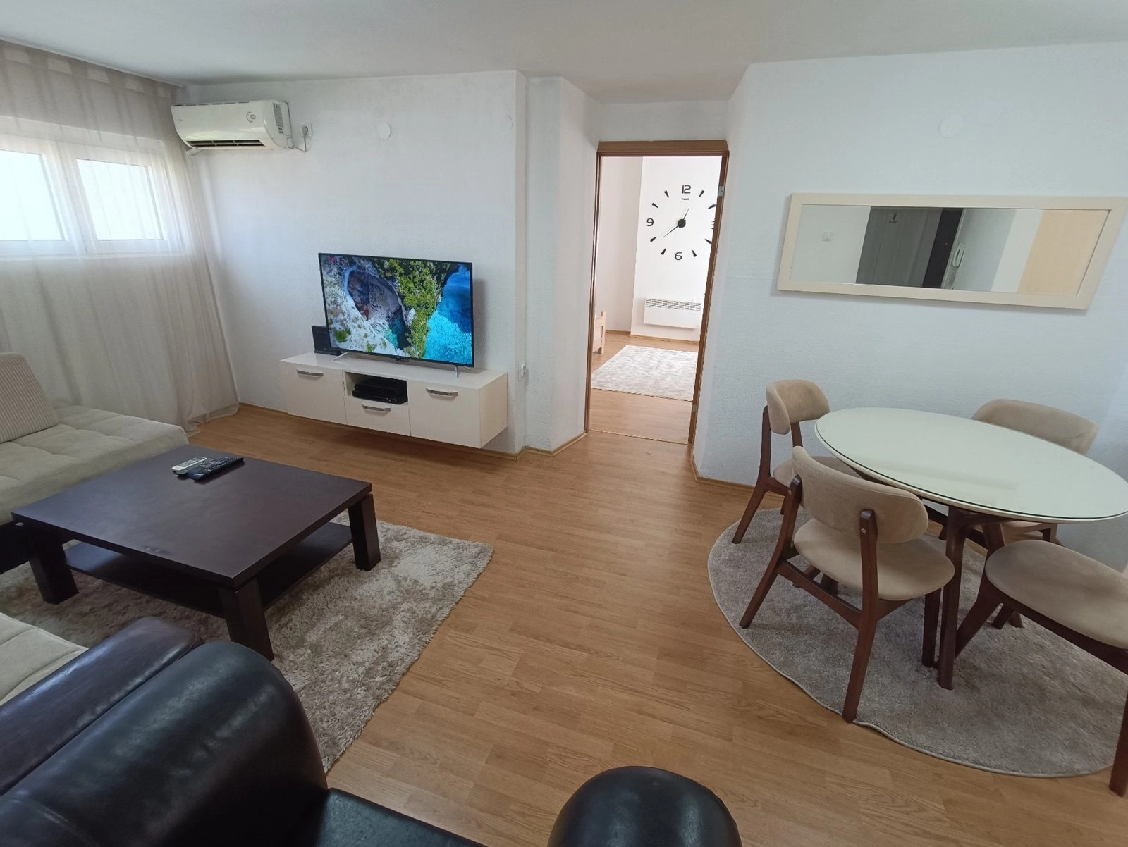Dvosoban-stan-u-centru-Podgorice-Trg-nezavisnosti-6 Izdavanje: Dvosoban stan 58 m² – Centar, Podgorica — fotografija 7