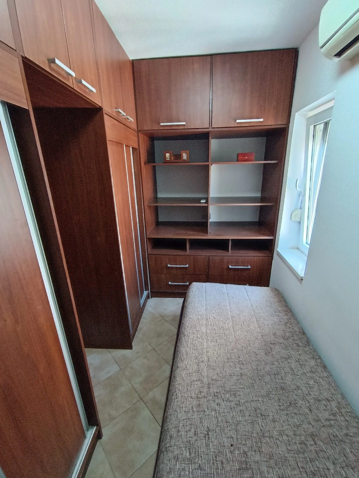 Dvosoban-stan-u-centru-Podgorice-Trg-nezavisnosti-9 Izdavanje: Dvosoban stan 58 m² – Centar, Podgorica — fotografija 10