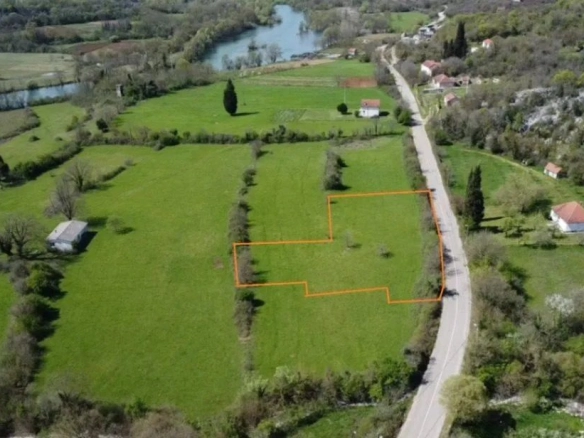 Plac 2460 m² u Slapu na Zeti