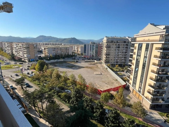 Dvosoban stan sa tri terase, Central Point, Podgorica — fotografija 10